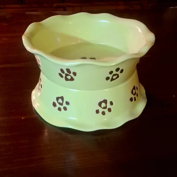 2 Dog Food dishes - Picture 5 of 8